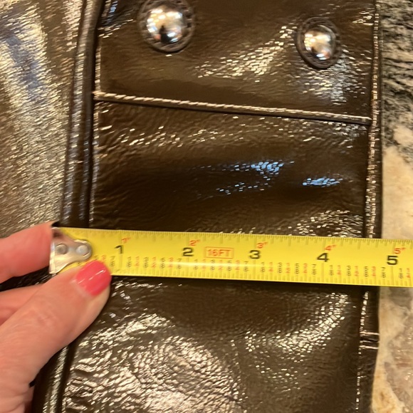 Coach Dark chocolate patent leather shoulder bag. Z25842 - Picture 12 of 13